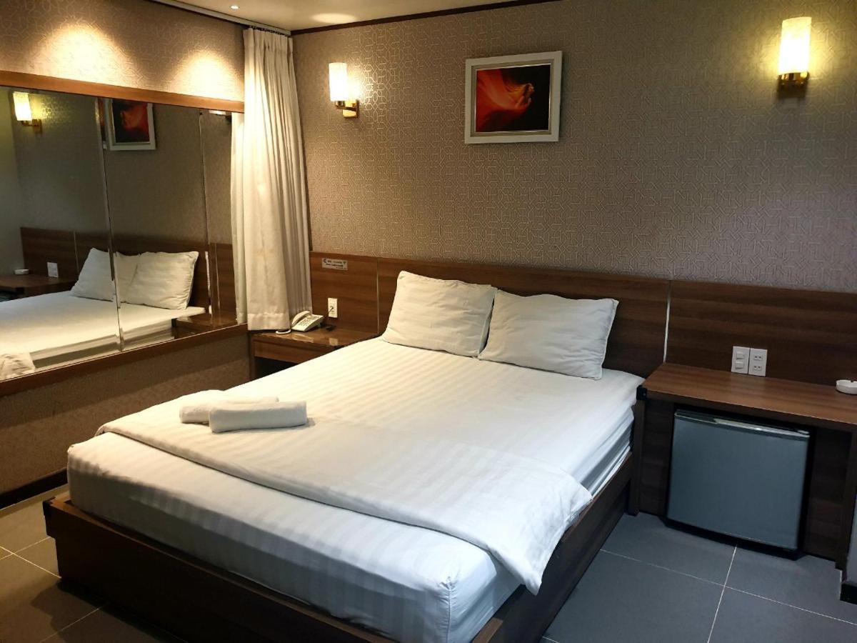 Reddoorz Premium Cloud 9 An Nhon Hotel Ho Chi Minh-Byen Eksteriør billede